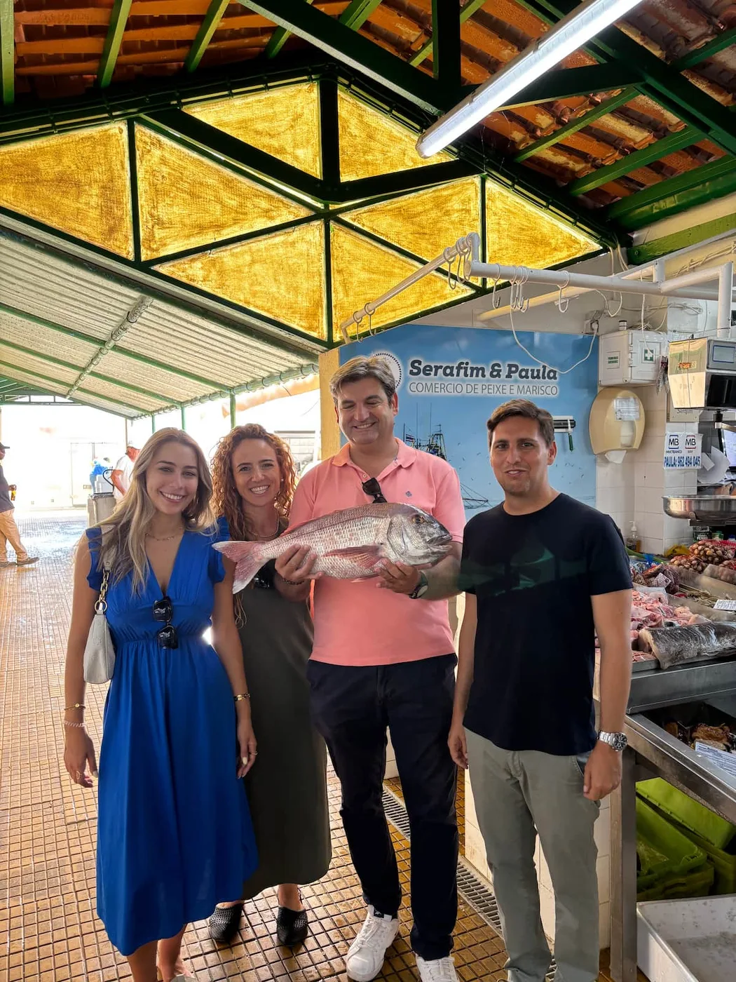 Visita a uma peixaria do mercado municipal de Armação de Pêra durante a campanha